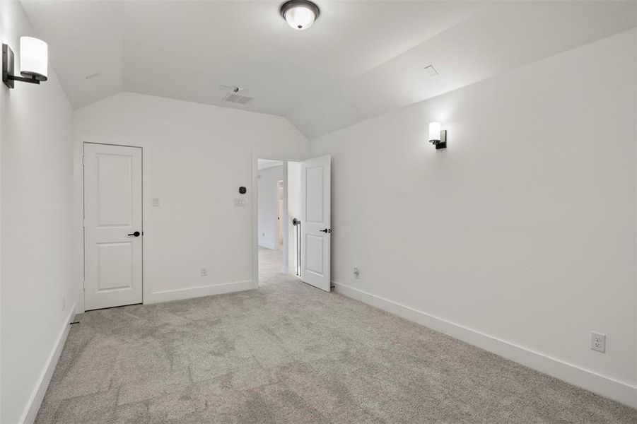 Spacious, unfurnished interior of a new home in , Mesquite (Image 21).