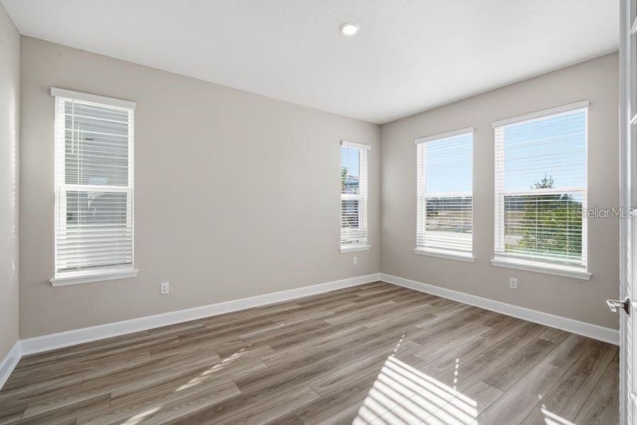 Spacious, unfurnished interior of a new home in Hammock at Two Rivers, Zephyrhills (Image 23).