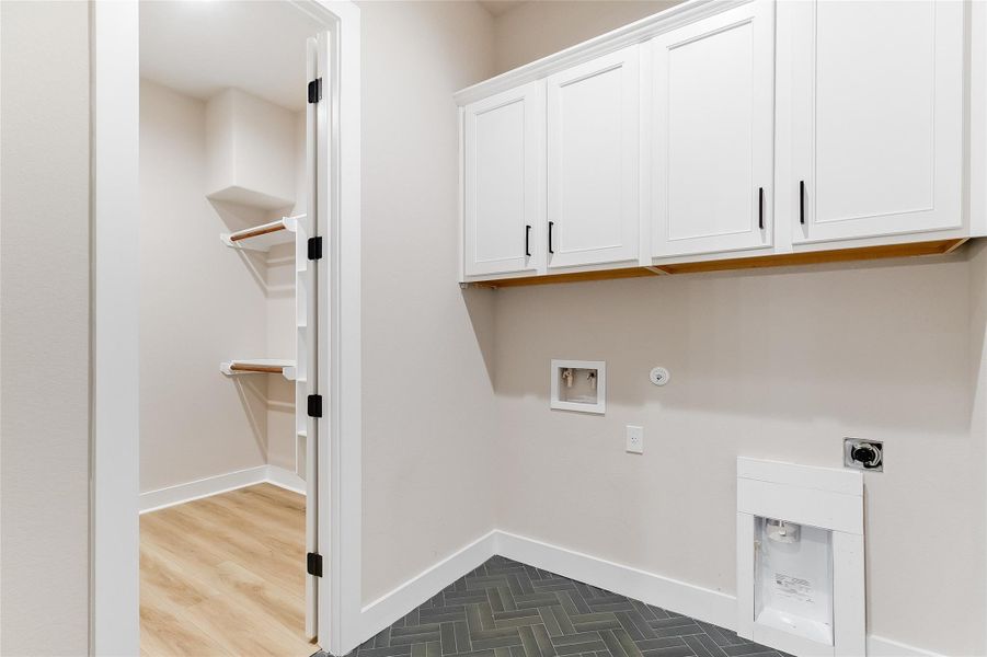 Spacious, unfurnished interior of a new home in , Bertram (Image 28).