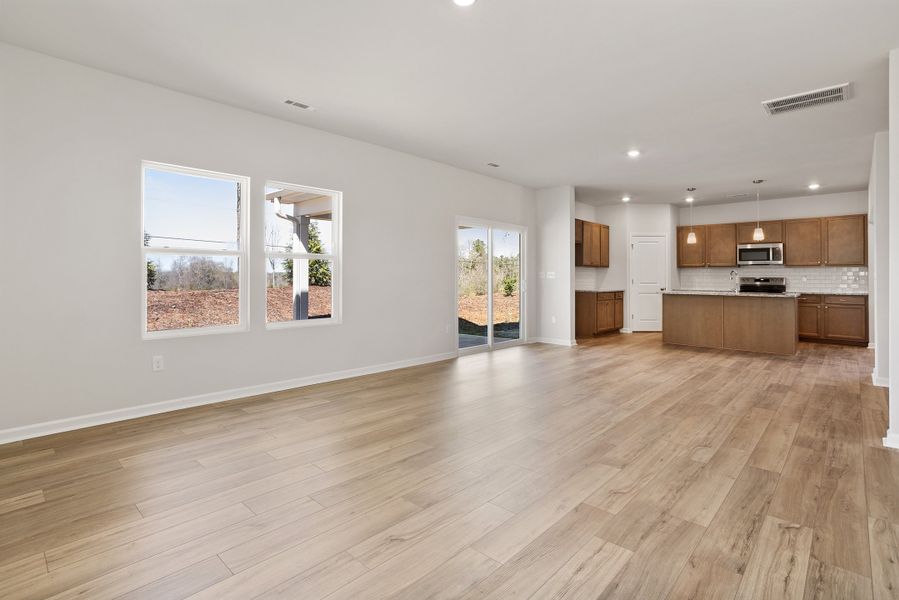 Spacious, unfurnished interior of a new home in Cambridge Reserve, Angier (Image 24).