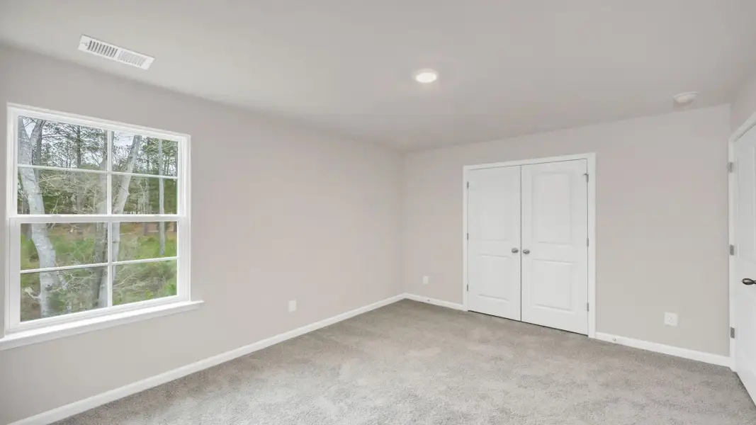 Spacious, unfurnished interior of a new home in Livingston Woods, Irmo (Image 29).