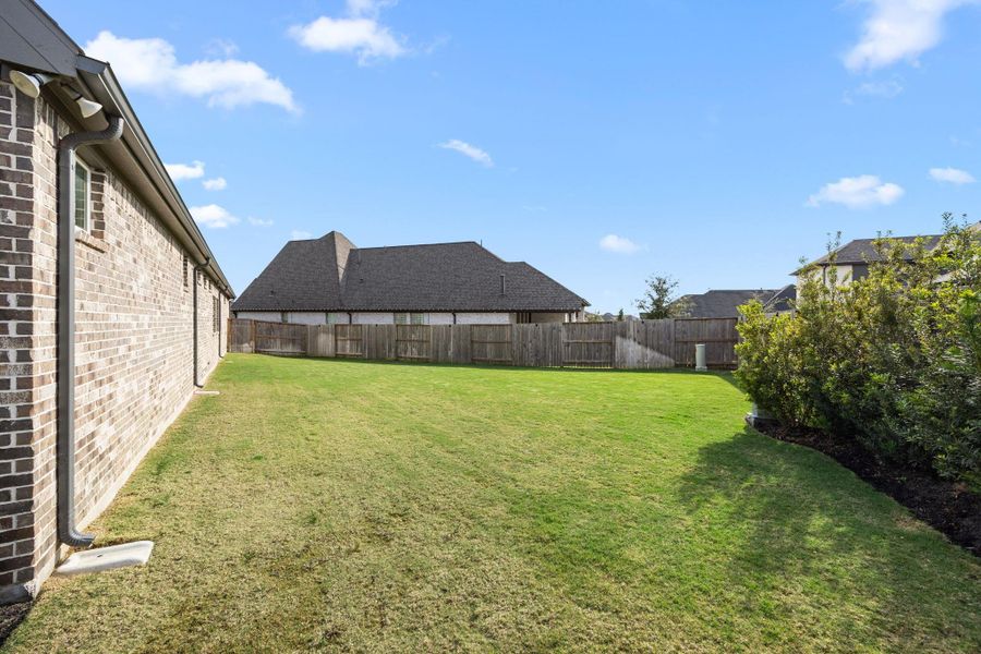 Exterior details and patio area of a home in , Katy (Image 27).