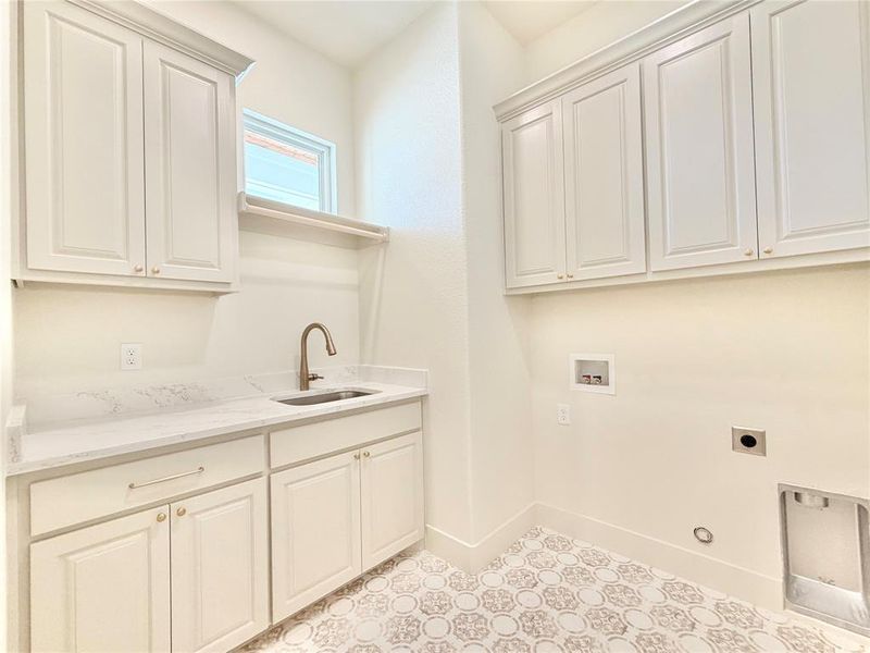Furnished interior view inside a new home in , Weatherford (Image 12).