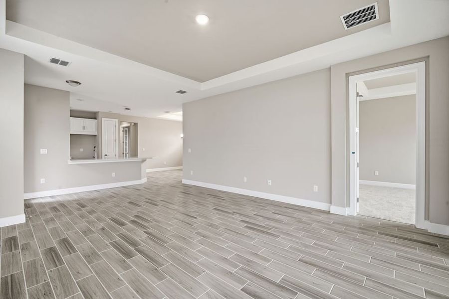 Spacious, unfurnished interior of a new home in Esplanade at Wiregrass Ranch, Wesley Chapel (Image 10).