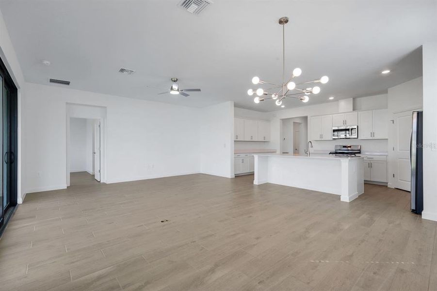 Spacious, unfurnished interior of a new home in Verdana Village, Estero (Image 14).