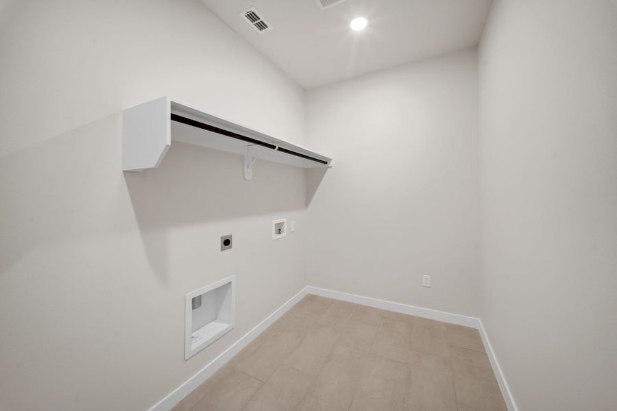 Spacious, unfurnished interior of a new home in Paloma Ranch, Harlingen (Image 14).
