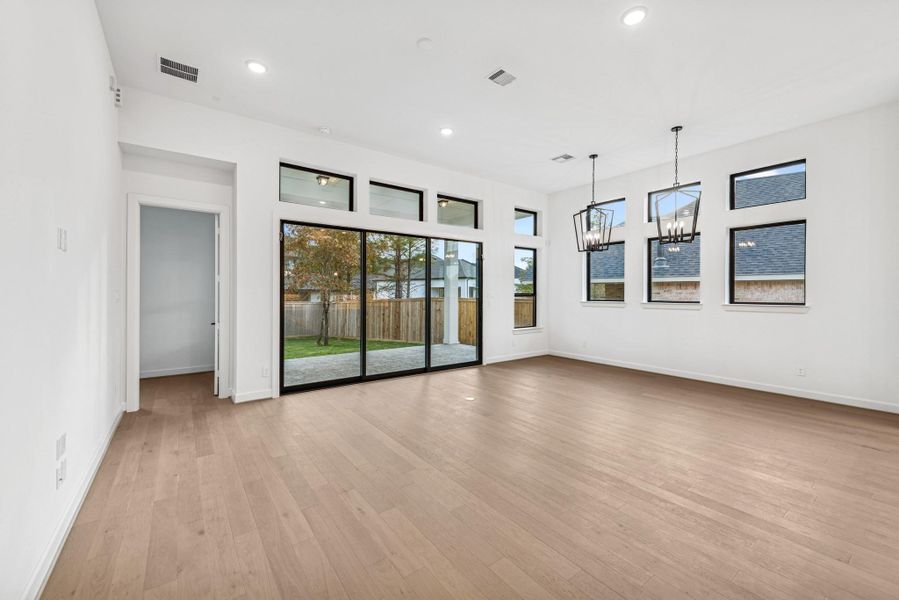 Spacious, unfurnished interior of a new home in Kresston - Enclave Collection, Montgomery (Image 30).