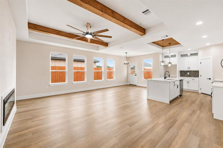 Spacious, unfurnished interior of a new home in , Granbury (Image 26).