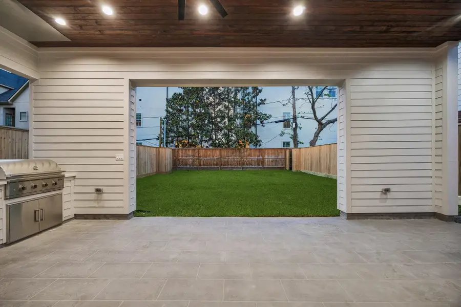 Another view of the Covered Lanai looking out onto the yard.