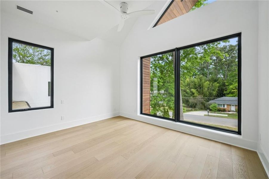 Spacious, unfurnished interior of a new home in , Brookhaven (Image 25).