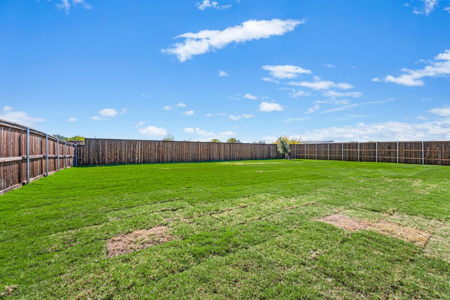 Exterior details and patio area of a home in NorthGlen, Haslet (Image 31).