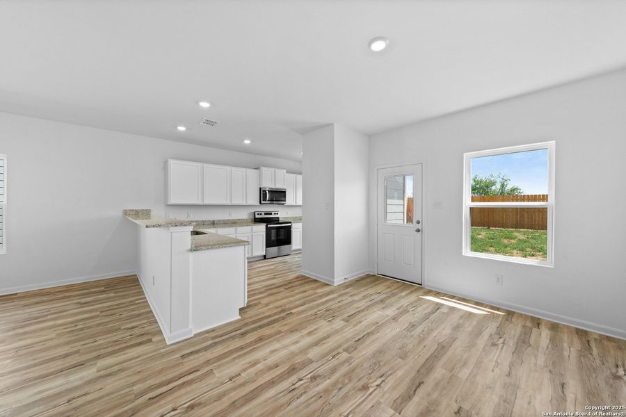Spacious, unfurnished interior of a new home in Blue Wing, San Antonio (Image 17). Spacious, unfurnished interior of a new home in Blue Wing, San Antonio (Image 17).