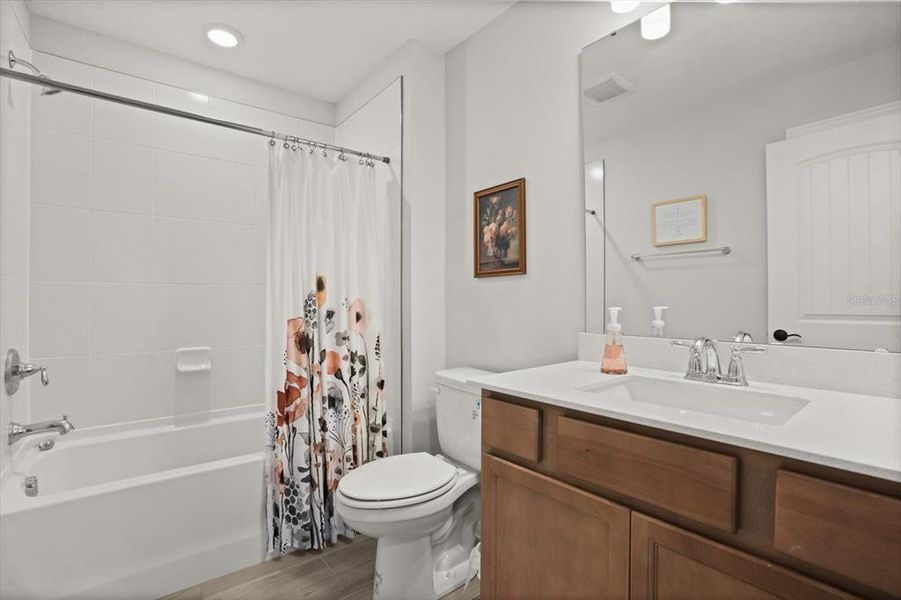 Furnished interior view inside a new home in , Orlando (Image 13).