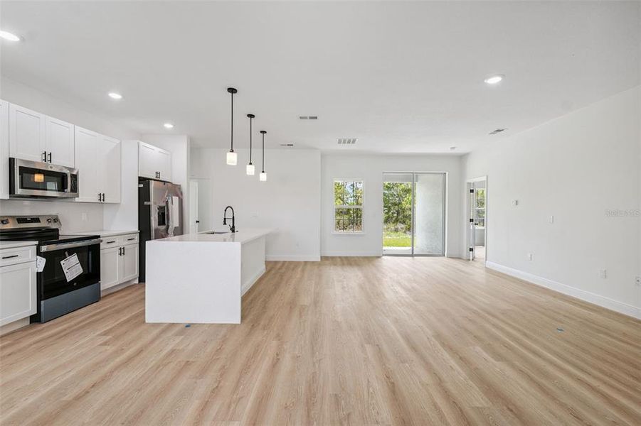 Spacious, unfurnished interior of a new home in , Ocala (Image 19).