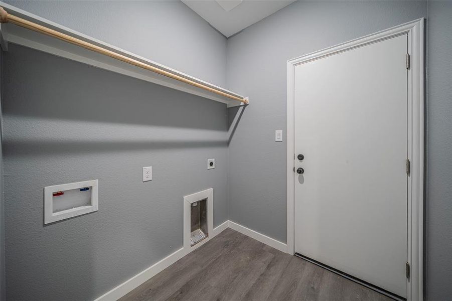 Spacious, unfurnished interior of a new home in , Payne Springs (Image 13).