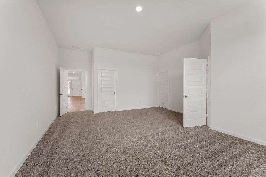 Spacious, unfurnished interior of a new home in Pecan Grove, Navasota (Image 6).