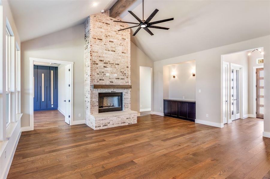 Spacious, unfurnished interior of a new home in , Weatherford (Image 23).