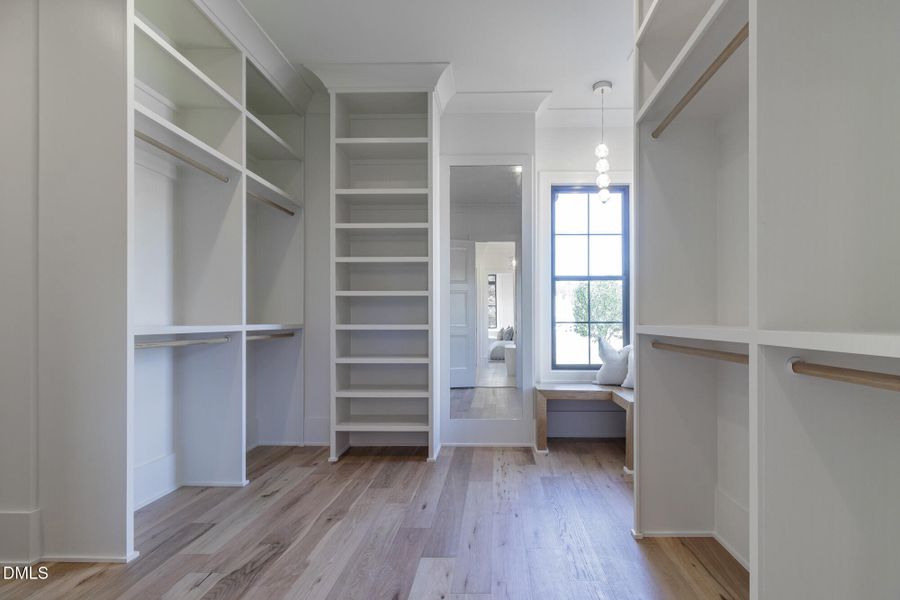 200_MEADOW_WALK_DR_INTERIOR_44 200_MEADOW_WALK_DR_INTERIOR_44