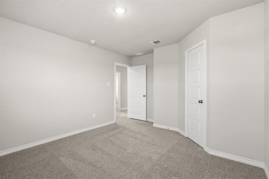 Spacious, unfurnished interior of a new home in Deer Creek, Crowley (Image 24).