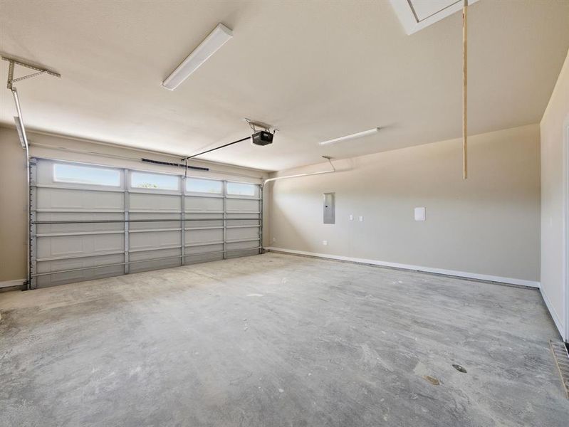 Spacious, unfurnished interior of a new home in , Grand Prairie (Image 13).