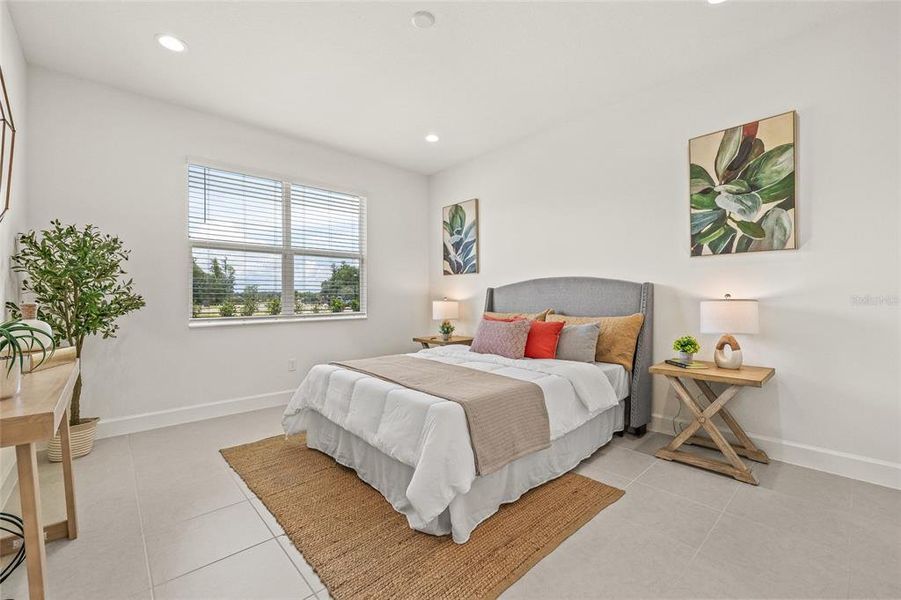 Primary bedroom - Porcelain tile floors