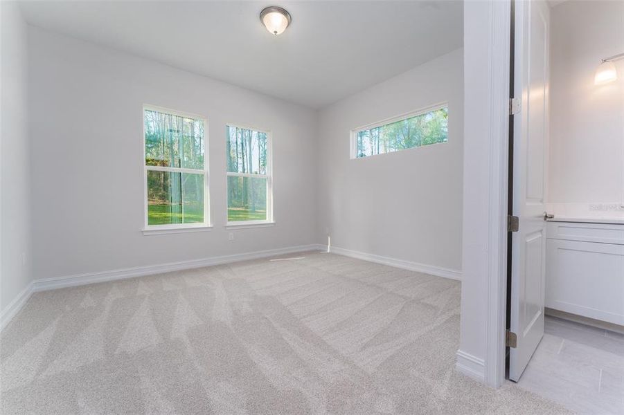 Spacious, unfurnished interior of a new home in Southern Hills Plantation, Brooksville (Image 22).