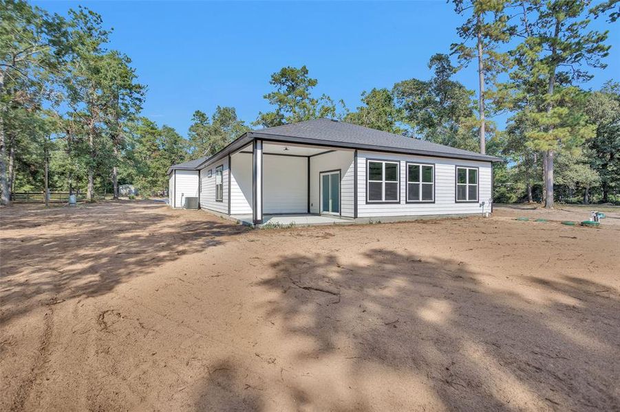 A view of the property for left rear corner