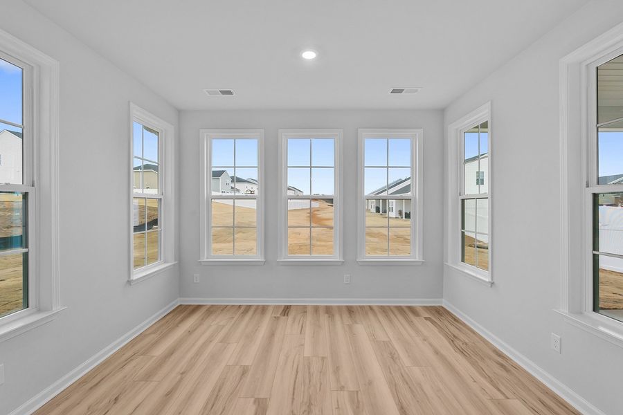 Spacious, unfurnished interior of a new home in Fieldstone, Lexington (Image 32).