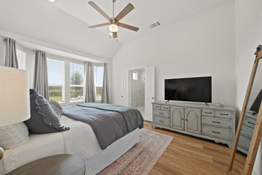 Furnished interior view inside a new home in , Rosharon (Image 10).