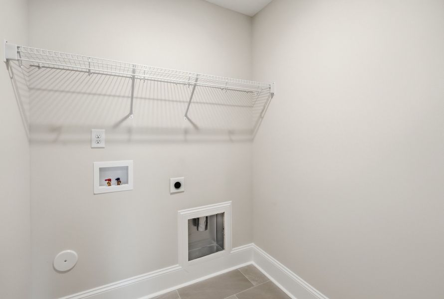 Spacious, unfurnished interior of a new home in Sidbury Landing, Wilmington (Image 27).