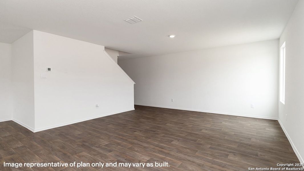Spacious, unfurnished interior of a new home in Lucero, San Antonio (Image 25).
