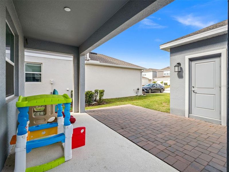 Exterior details and patio area of a home in Wellness Ridge, Clermont (Image 4).