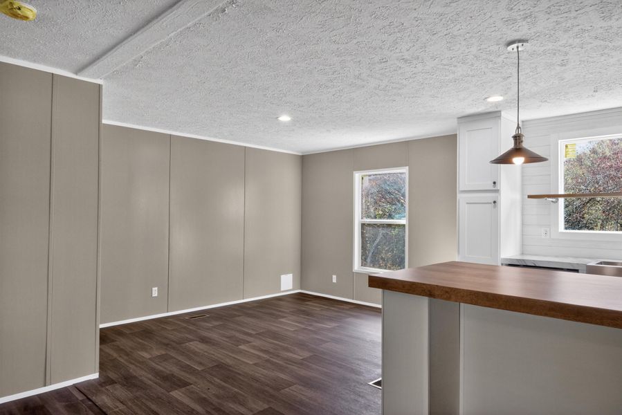 13-3714-nw-165th-ct_diningroom__