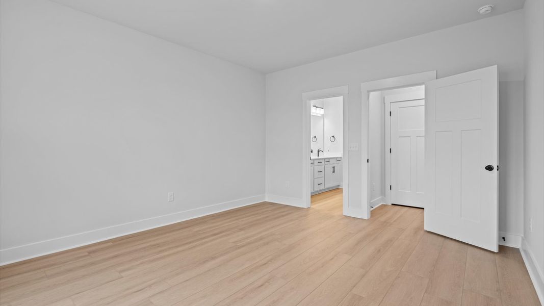 Desirable primary suite layout with spacious en suite bath in a proven, established community