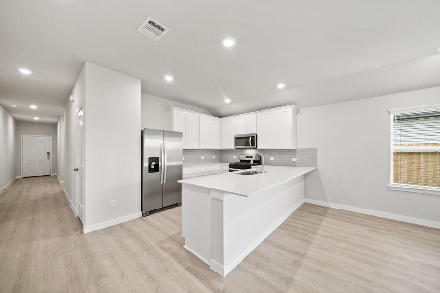 Furnished interior view inside a new home in Valor Park, Bay City (Image 10).