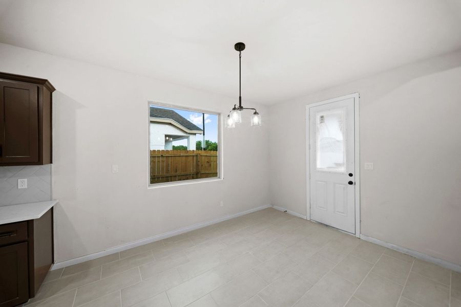 Spacious, unfurnished interior of a new home in Alberta Heights, Edinburg (Image 15).