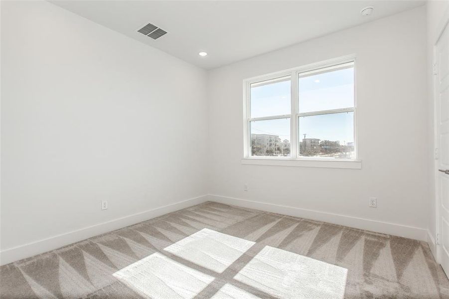 Spacious, unfurnished interior of a new home in , Richardson (Image 33).