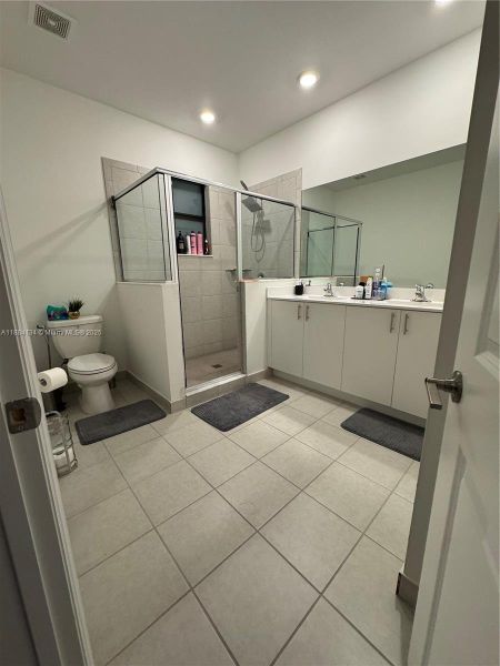 Furnished interior view inside a new home in , Homestead (Image 4).