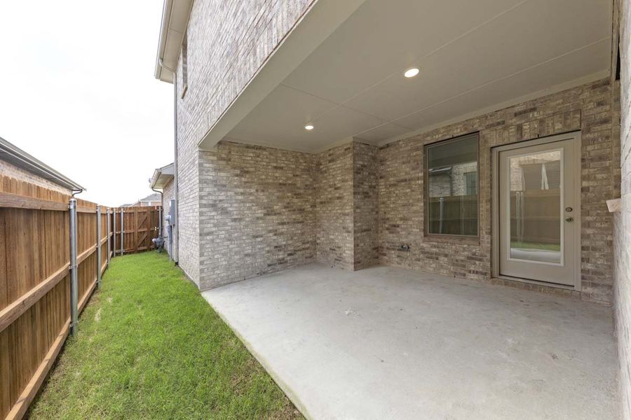 Exterior details and patio area of a home in Elevon, Lavon (Image 3).