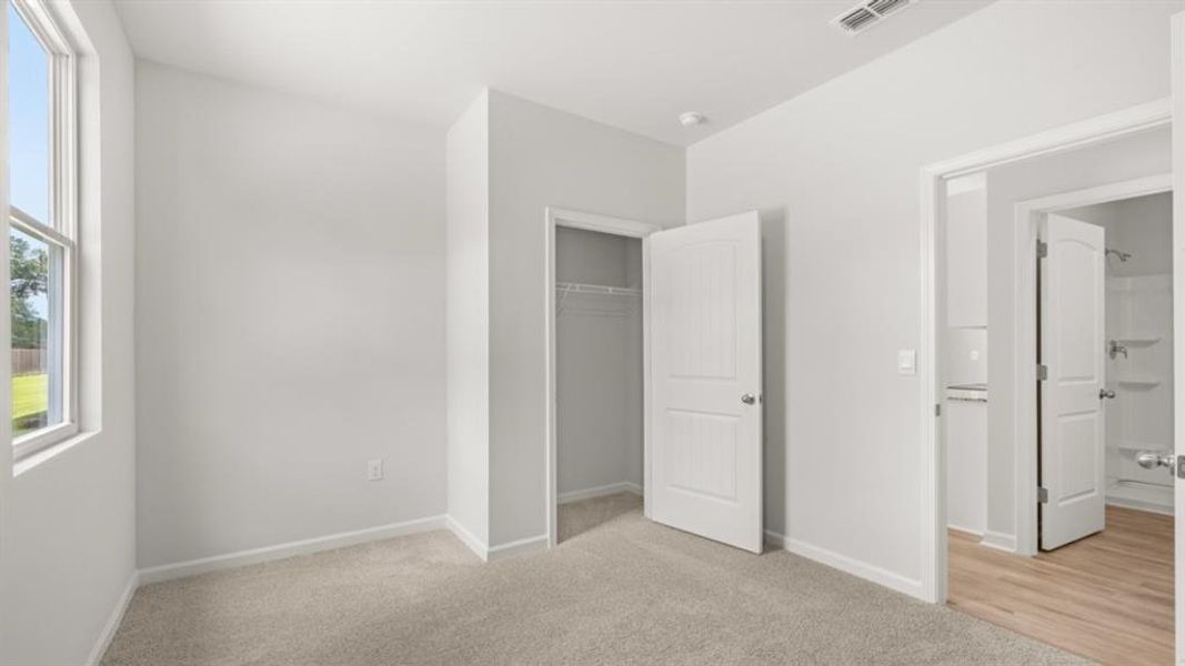 Spacious, unfurnished interior of a new home in Oconee Overlook, Gainesville (Image 33).