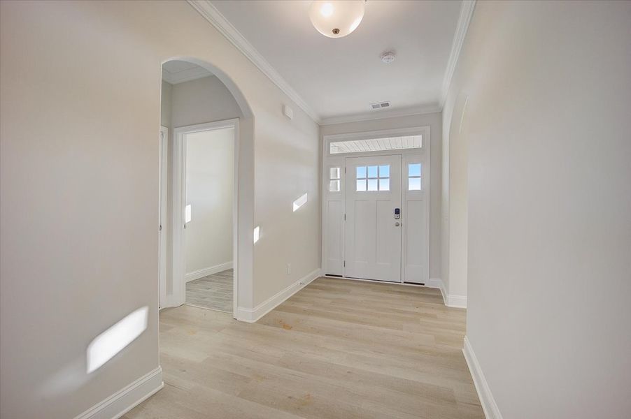 Representative unfurnished interior of a home built from the Oakland by SK Builders in Blue Ridge Trail, Fountain Inn (Image 13).