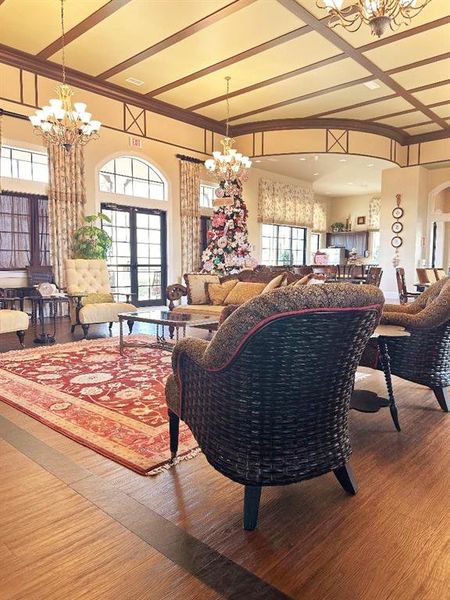 Community amenities in , Auburndale (Image 34).