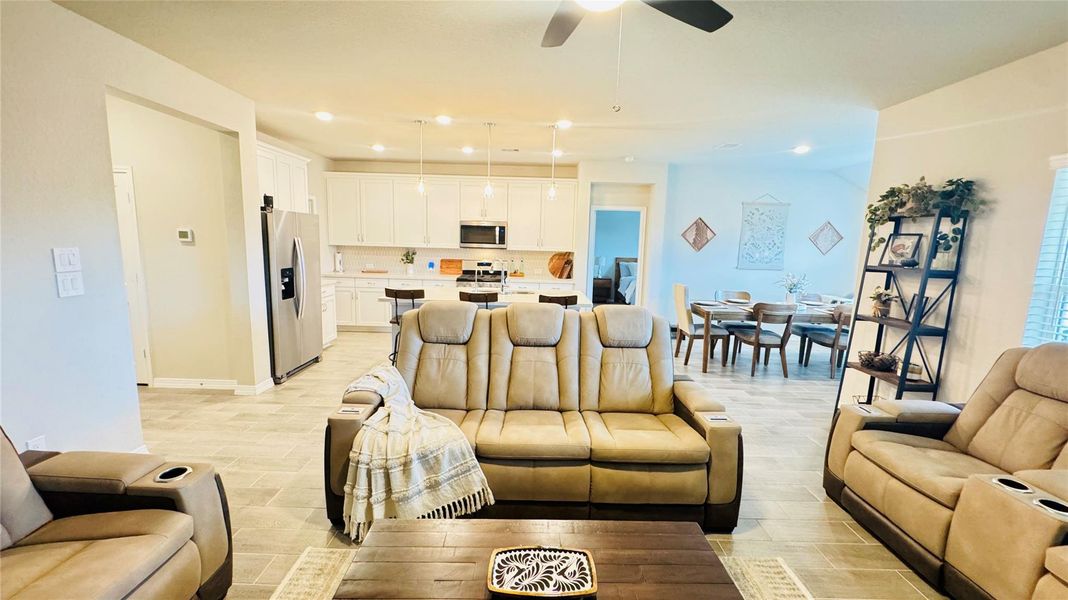 Furnished interior view inside a new home in Southwinds, Baytown (Image 35). Furnished interior view inside a new home in Southwinds, Baytown (Image 35).