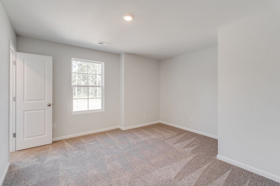 Spacious, unfurnished interior of a new home in Ellington, Elgin (Image 35).