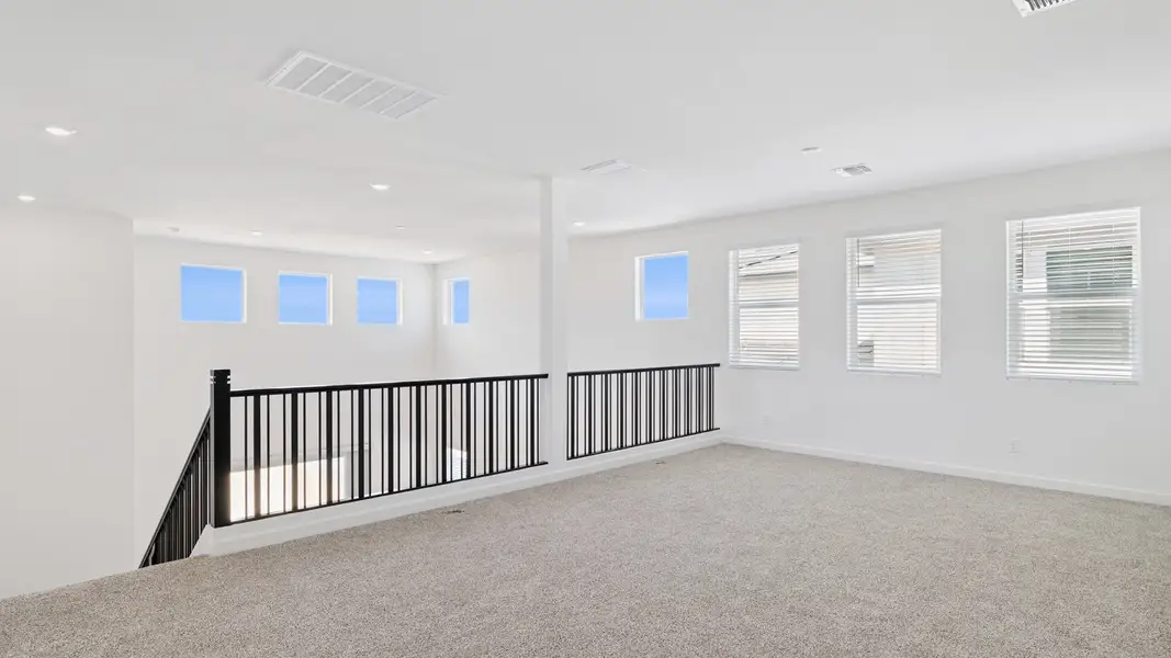 Representative unfurnished interior of a home built from the Apache by D.R. Horton in Zanjero Pass, Glendale (Image 32).
