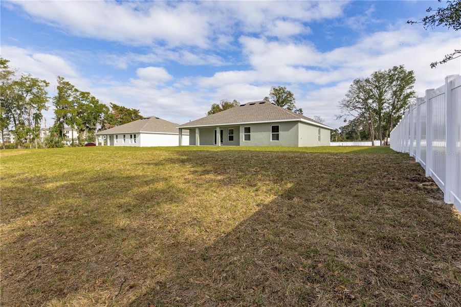 Exterior details and patio area of a home in Sable Run, Ocala (Image 10).