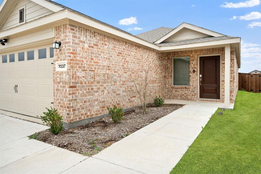 Exterior details and patio area of a home in , Anna (Image 3).