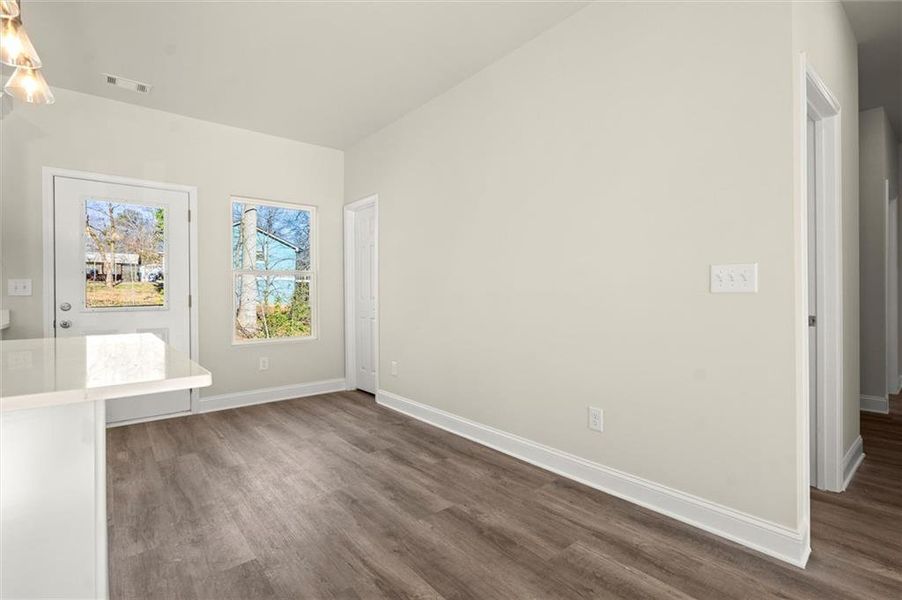 Spacious, unfurnished interior of a new home in , Gainesville (Image 17).