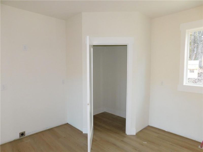 Spacious, unfurnished interior of a new home in , Dahlonega (Image 8).