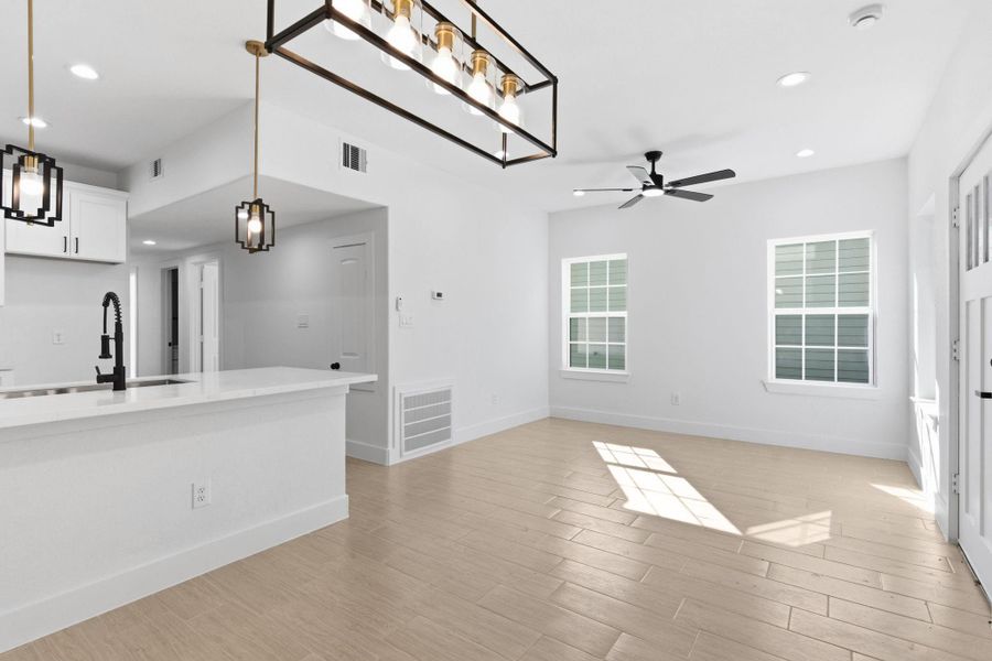 Spacious, unfurnished interior of a new home in , Houston (Image 17).